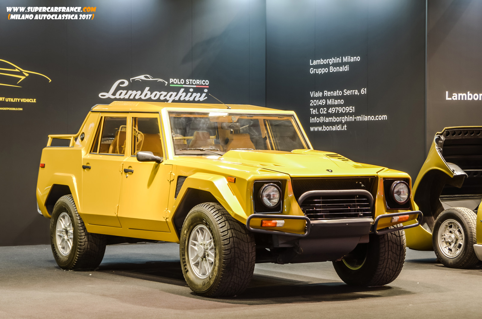 76 Lamborghini LM002