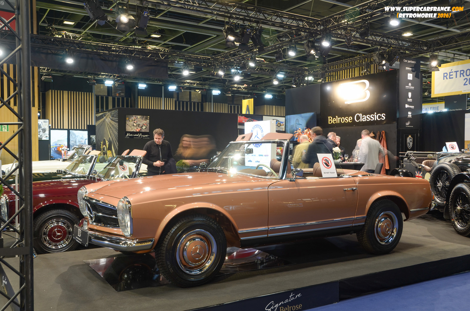 168 Mercedes Benz 280SL Pagode